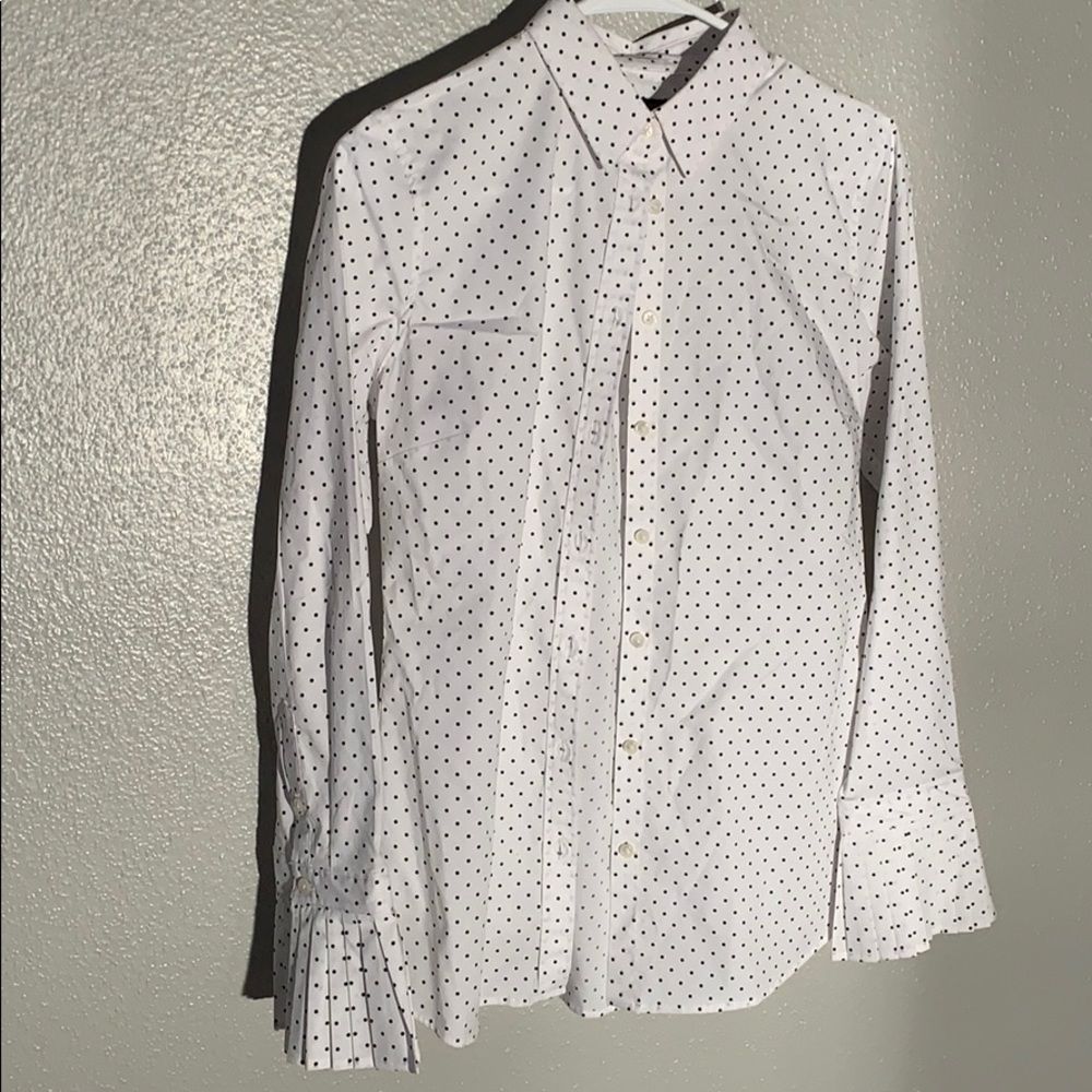 Worn only once. Fitted top white with polka dots.
